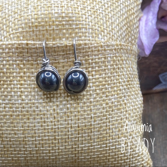 Silver and gray hematite drops statement earrings - Picture 1 of 3